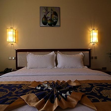 Farah Hotel Apartment Маскат Екстер'єр фото